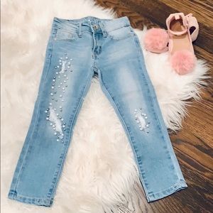 Jeans with pearl accents and distressed look